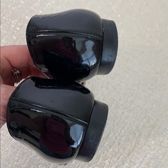 CHANEL BLACK LEATHER AND PATENT BALLET SLIPPERS - Picture 11 of 16